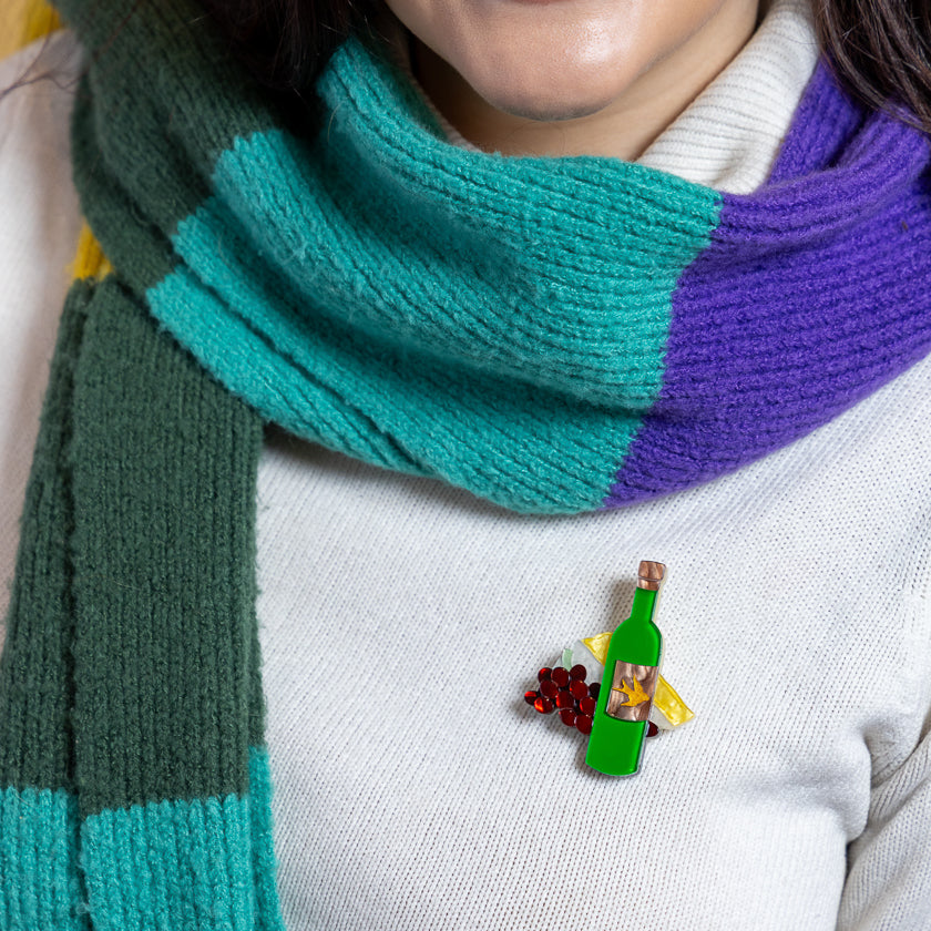 Erstwilder - Rouge ou Blanc? Brooch (2026)