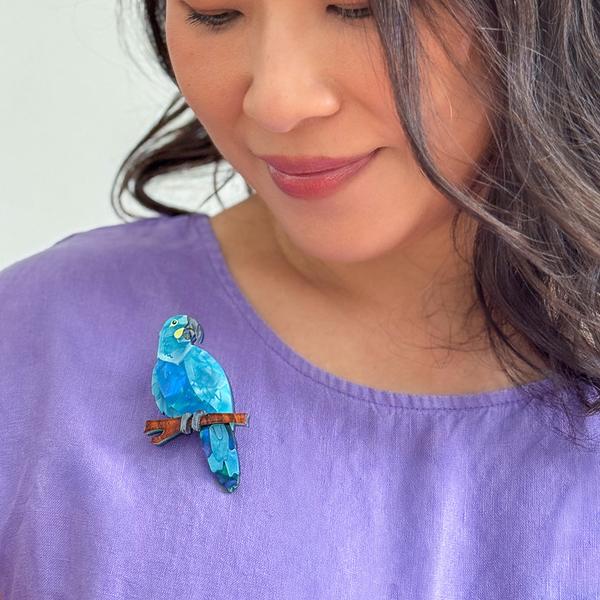Erstwilder - Glaucous Macaw Brooch - 20th Century Artifacts