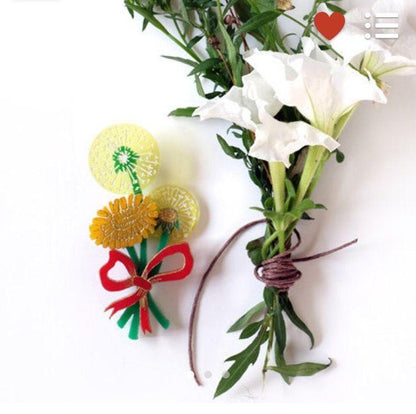 Kirbee Lawler - Dandelion Wishes Brooch (2015) - 20th Century Artifacts
